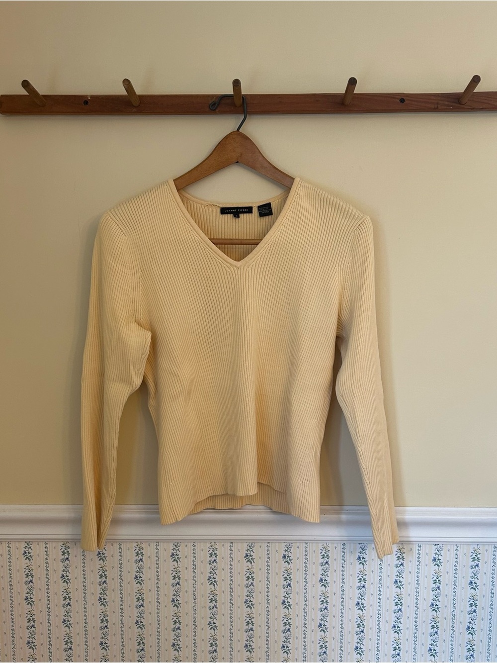 VINTAGE Jean Pierre V-Neck Ribbed Sweater